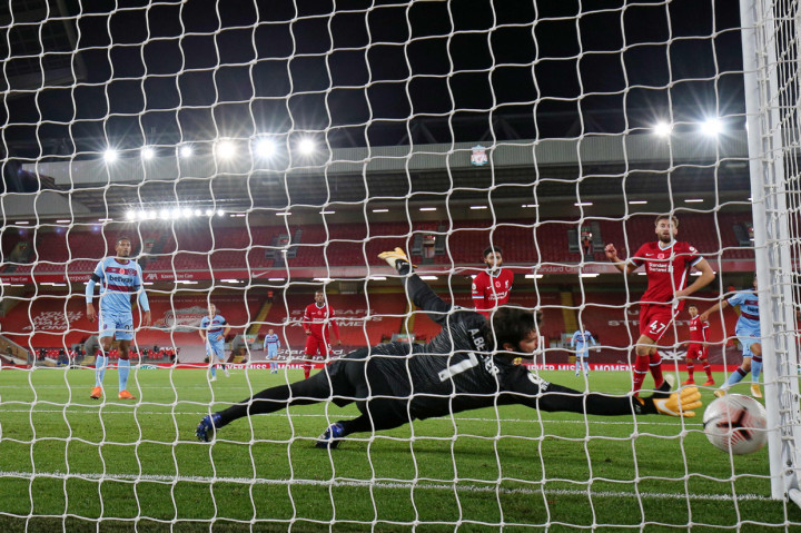 Laga babak pertama berjalan cukup seru di mana West Ham unggul lebih dulu lewat gol Pablo Fornals. AFP Photo/Clive Brunskill
