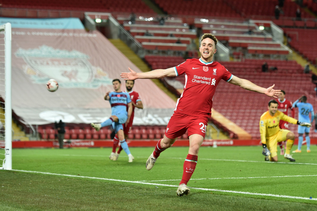 Liverpool kini berada di puncak klasemen sementara Premier League dengan 16 poin. Sedangkan, West Ham masih berkutat di papan tengah klasemen dengan mendapat delapan poin. AFP Photo/Peter Powell
