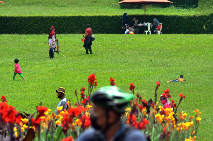 Antusiasme Warga Berlibur di Kebun Raya Bogor yang Kembali Dibuka