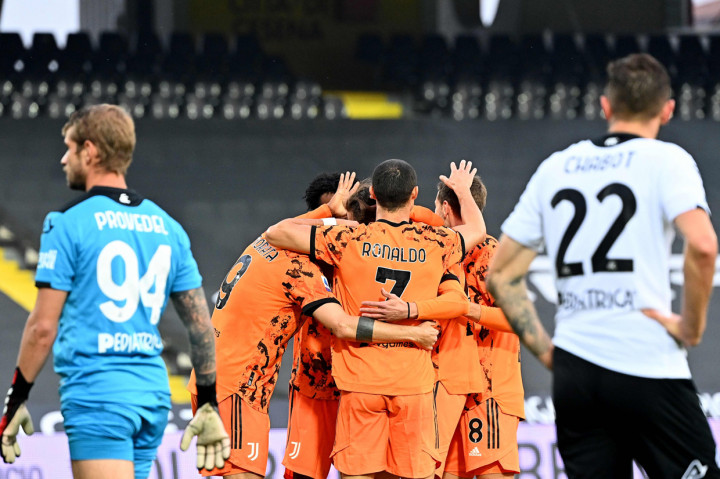 Kemenangan ini membuat Juventus mulai menanjak di papan klasemen di posisi ketiga. 