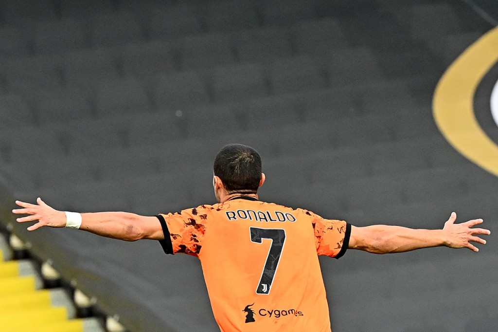 Ronaldo membawa Juventus menang dengan skor 4-1 lewat gol dari titik penalti. 