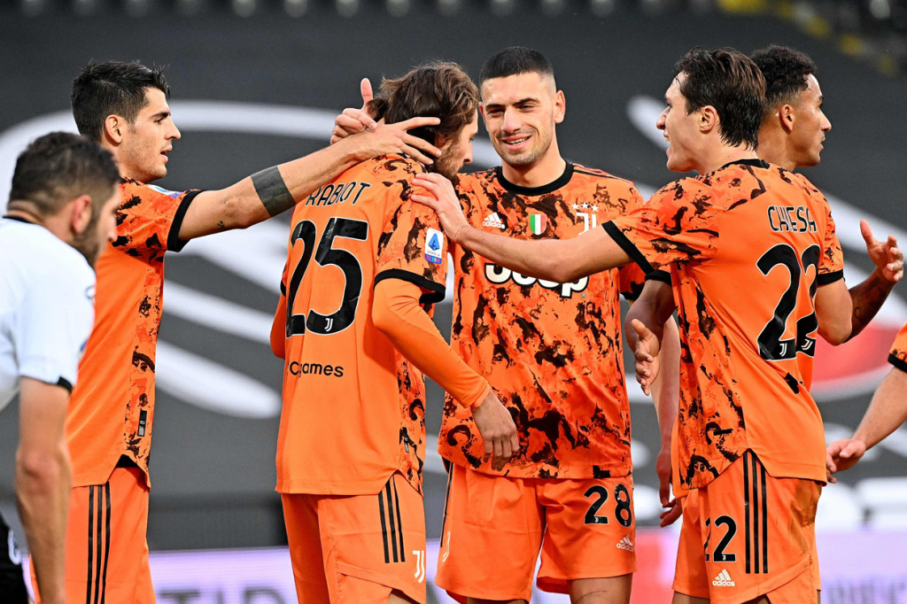 Adrien Rabiot cuma butuh waktu lima menit mencatatkan namanya di papan skor setelah masuk sebagai pengganti.