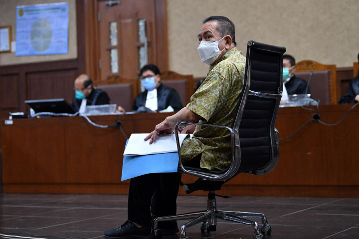 Djoko Tjandra juga didakwa melakukan pemufakatan jahat dengan Pinangki Sirna Malasari dan Andi Irfan Jaya.