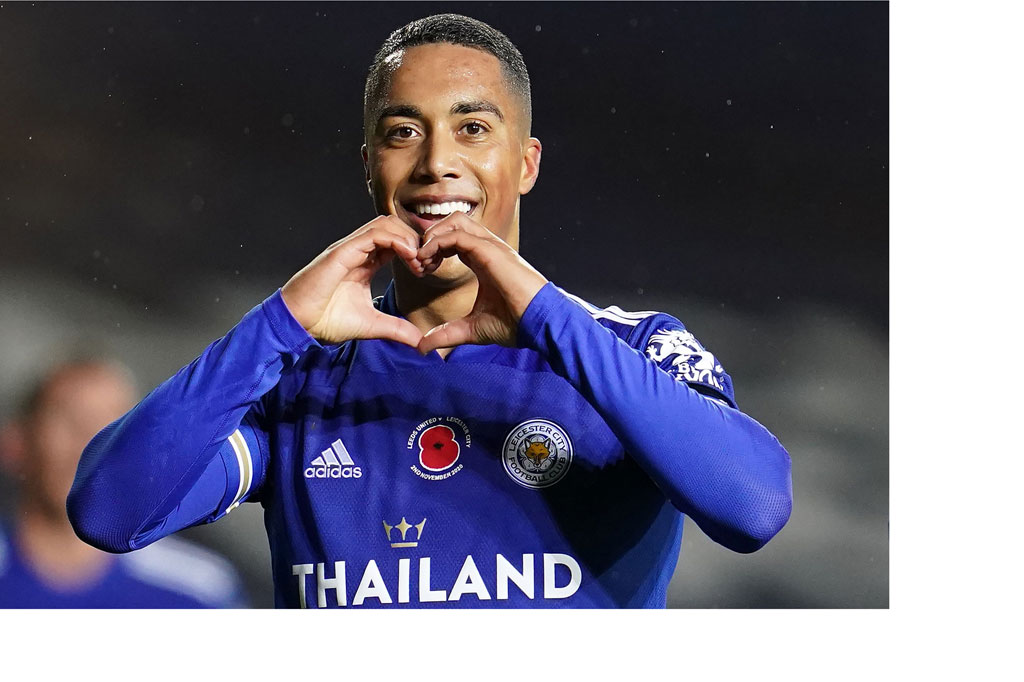 Tielemans meluapkan kegembiraannya setelah berhasil membawa timnya unggul 2-0.