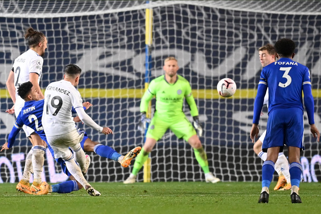Leeds memiliki momentum dan Pablo Hernandez hampir menyamakan kedudukan. Sayang tendangan melengkung dari tepi area penalti masih membentur mistar gawang.
