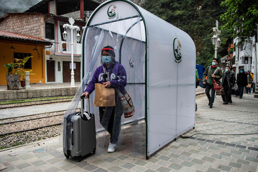 Benteng suku Inca, Machu Picchu, yang menjadi permata mahkota situs wisata Peru, akhirnya dibuka kembali, setelah sempat ditutup selama hampir delapan bulan karena pandemi covid-19.