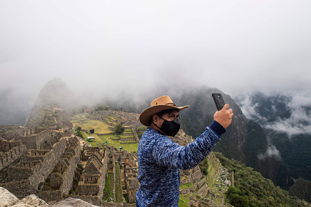 “Membuka Machu Picchu kepada dunia menunjukkan bahwa kami orang yang tangguh,” kata Menteri Perdagangan dan Pariwisata Luar Negeri Peru Rocio Barrios.