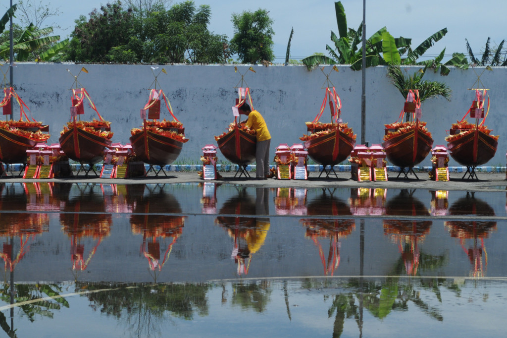 Ritual bakar kapal yang bersamaan dengan peringatan Dewi Kwan Im menuju nirwana (seng thian) merupakan ungkapan syukur atas kesuksesan dan kesehatan di masa lalu dan yang akan datang. 
