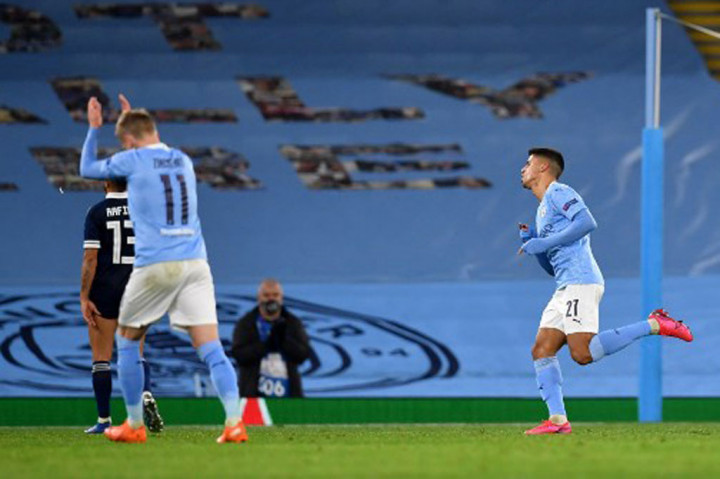 Tuan rumah yang tercatat tampil dominan dengan 58 persen penguasaan bola dan 20 percobaan tembakan menyempurnakan kemenangan mereka tepat pada ujung waktu normal lewat sepakan cantik bek sayap Joao Cancelo.