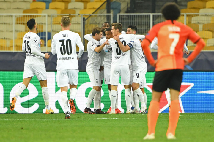 Gladbach tampil agresif sejak awal dan membuka keunggulan saat laga baru berjalan delapan menit lewat Alassane Plea. Gol diawali pergerakan Stefan Lainer di sisi kanan pertahanan lawan yang kemudian bergerak memotong dan mengirimkan umpan tarik mendatar untuk diteruskan Plea ke sudut jauh gawang.