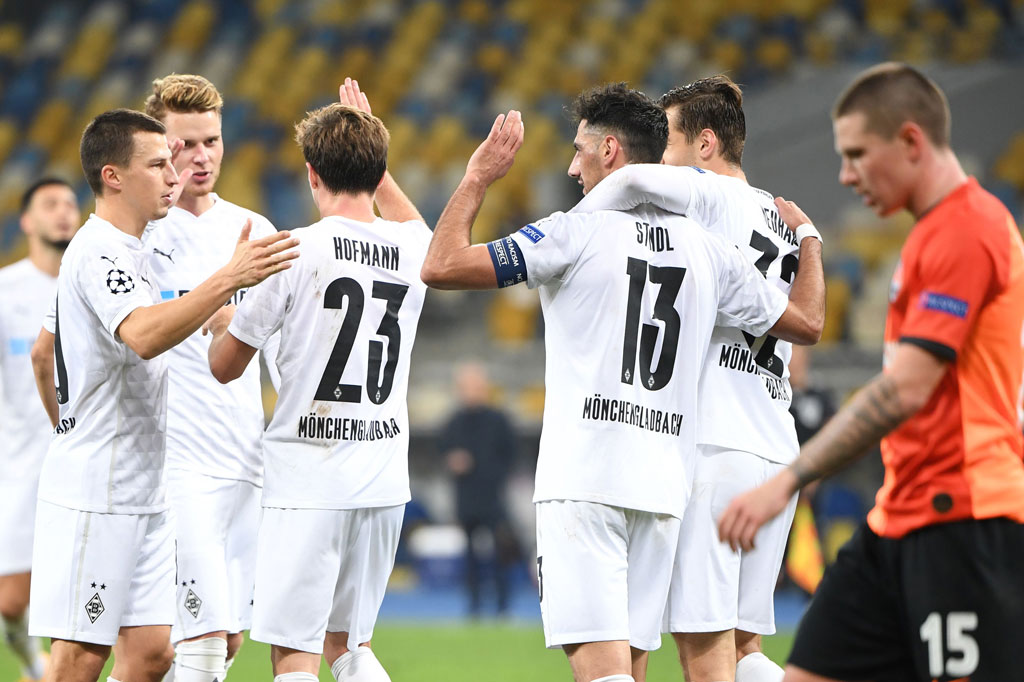 Gladbach memulai babak kedua dengan tempo lebih lamban. Meski demikian hal itu tidak mencegah tim tamu mendapatkan gol kelimanya. Plea mengoperkan bola kepada Lars Stindl yang berada di tengah kotak penalti, dan melepaskan sepakan mendatar tanpa bisa dihentikan Trubin.