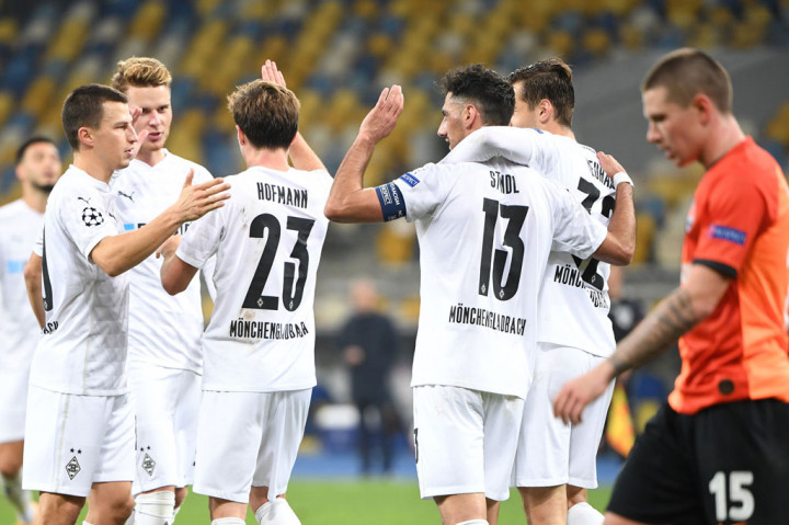 Gladbach memulai babak kedua dengan tempo lebih lamban. Meski demikian hal itu tidak mencegah tim tamu mendapatkan gol kelimanya. Plea mengoperkan bola kepada Lars Stindl yang berada di tengah kotak penalti, dan melepaskan sepakan mendatar tanpa bisa dihentikan Trubin.