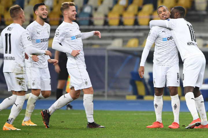 Gladbach mengemas gol keenamnya melalui gol ketiga Plea pada menit ke-78. Dia dengan mudah menerima operan Marcus Thuram di dalam kotak penalti dan melepaskan tembakan masuk ke gawang tuan rumah. 