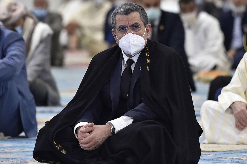 Tebboune terpilih kurang dari setahun saat Aljazair menghadapi krisis politik terbesarnya dalam puluhan tahun dengan gerakan protes massal yang menuntut agar seluruh kelas penguasa diganti.