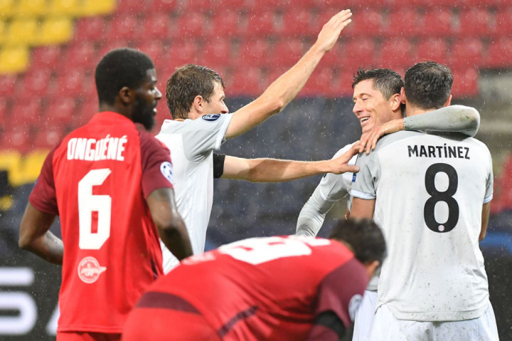 Dua menit menjelang waktu normal habis, Bayern membukukan gol kelimanya. Diawali umpan silang Javi Martinez dari kanan, bola disambut tandukan Lewandowski. 