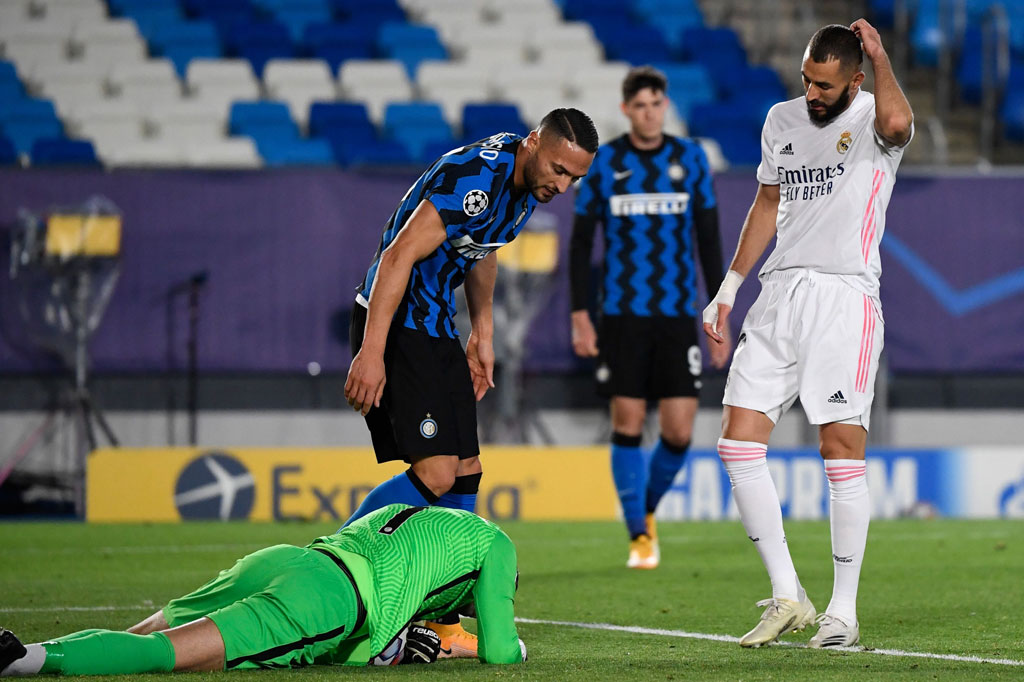 Tuan rumah sudah menebar ancaman sejak awal. Peluang pertama didapat Marco Asensio yang meneruskan operan dari Eden Hazard dengan tembakan kaki kiri. Sayang bola berhasil ditepis kiper Samir Handanovic.