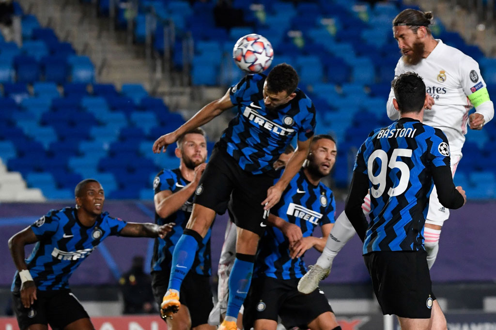 Tuan rumah menggandakan keunggulan pada menit ke-33. Kapten Sergio Ramos menyusup ke belakang De Vrij untuk menanduk bola kiriman Toni Kroos dan masuk ke sudut jauh gawang Inter.