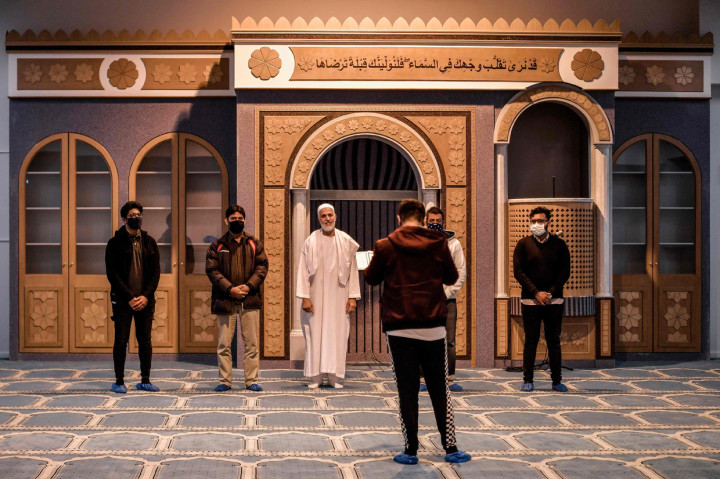 Setelah memakan waktu hampir 15 tahun, sebuah masjid resmi berdiri di Athena. Jadi yang pertama di ibu kota Yunani.
