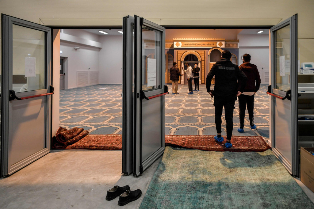 Diketahui, ide pembangunan masjid yang diberi nama Votanikos atau Athens New Mosque itu telah diprakarsai sejak tahun 1979 silam. Hanya akibat pertentangan dari Gereja Ortodoks Yunani, izin pembangunan masjid baru turun tahun 2006 silam.