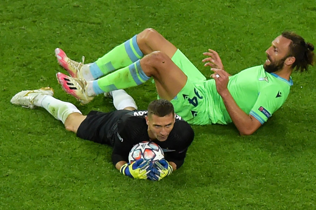 Lazio berusaha bangkit dan segera menaikkan tempo permainan. Beberapa peluang tercipta namun gagal berbuah gol. Babak pertama ditutup dengan keunggulan 1-0 untuk Zenit.