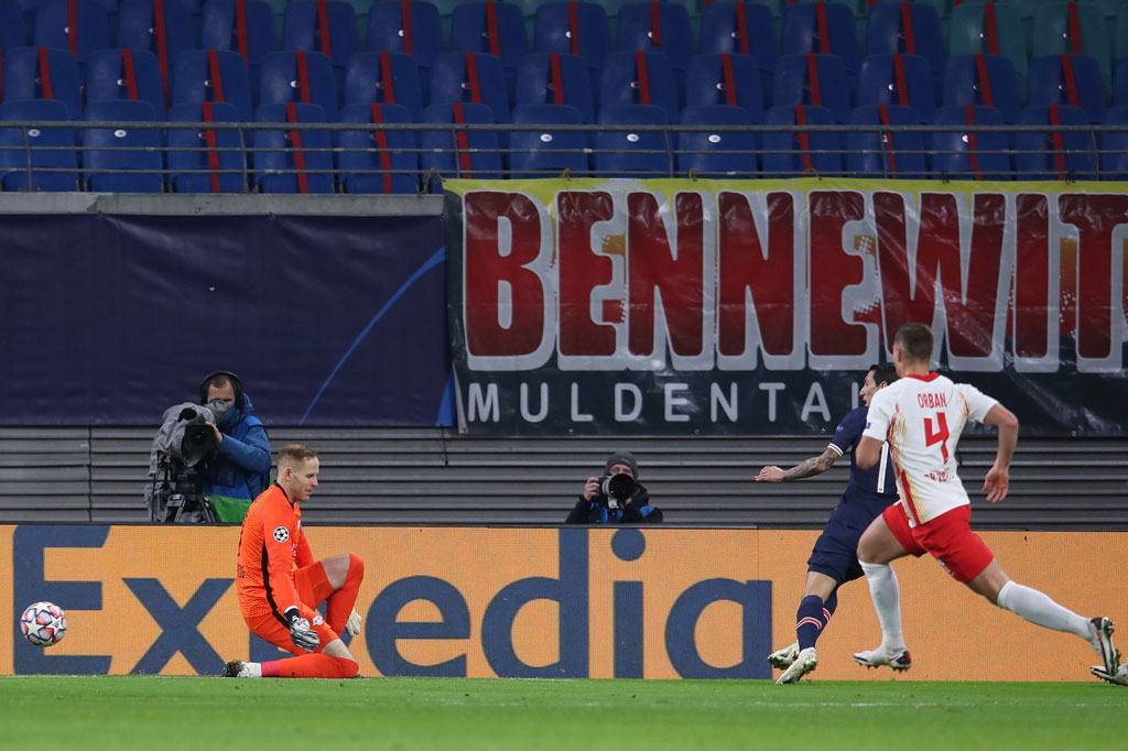 PSG mencetak gol cepat di menit ke-6 yang berawal saat Moise Kean memaksa Dayot Upamecano melakukan kesalahan dan merebut bola sebelum mengoper ke Angel Di Maria. Pemain terakhir dengan tenang menaklukkan kiper Peter Gulacsi.