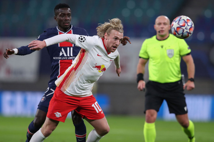 Unggul jumlah pemain tidak mampu dimanfaatkan Leipzig untuk menambah keunggulan. Skor 2-1 bertahan sampai peluit panjang dibunyikan.