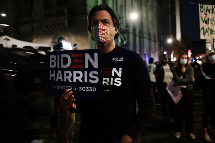 Biden yakin menang karena pihaknya telah membalikkan Arizona menjadi negara bagian yang memilih calon dari Demokrat, selain merebut kembali Minnesota yang dulu direbut Trump saat bertarung melawan Hillary Clinton pada pemilu 2016.