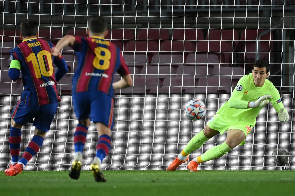 Megabintang Lionel Messi membuka keunggulan Blaugrana lewat tendangan 12 pas pada saat pertandingan baru berjalan lima menit, setelah sebelumnya ia dijatuhkan oleh Denys Popov di area terlarang.
