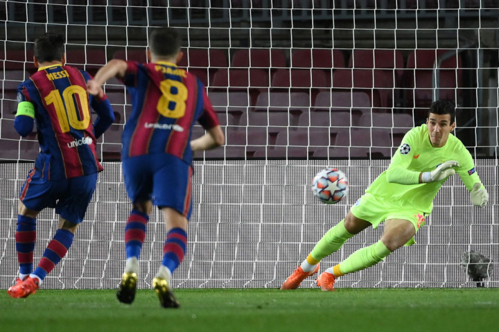 Megabintang Lionel Messi membuka keunggulan Blaugrana lewat tendangan 12 pas pada saat pertandingan baru berjalan lima menit, setelah sebelumnya ia dijatuhkan oleh Denys Popov di area terlarang.