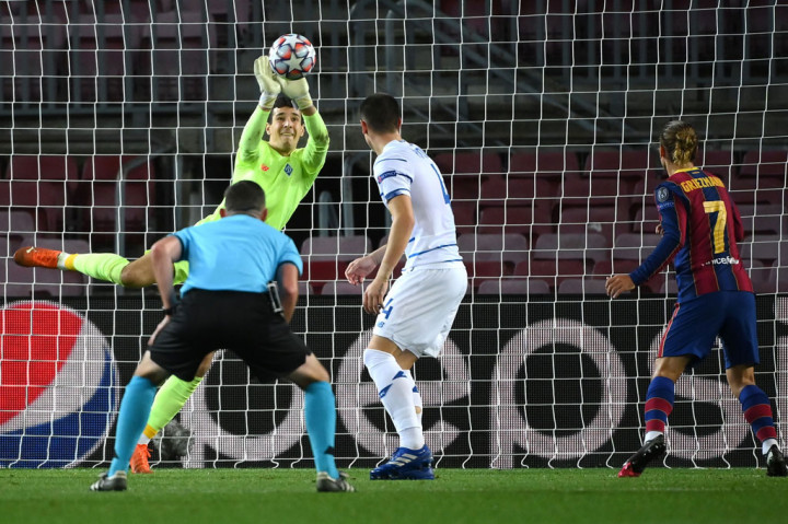 Pada menit ke-56 Messi mendapat kesempatan untuk menggandakan keunggulan timnya lewat situasi bola mati. Sayang eksekusi indahnya masih bisa ditepis oleh kiper Ruslan Nescheret.