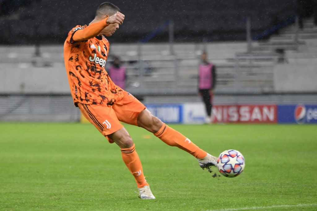 Di awal babak kedua Ronaldo gagal memanfaatkan kesalahan pemain Ferencravos yang kehilangan bola di sepertiga pertahanan. Sepakan jarak jauhnya masih melebar.