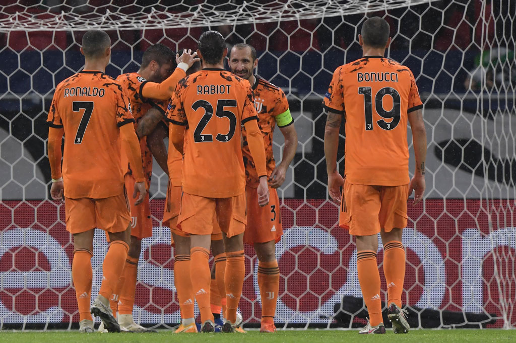 Ferencravos melakukan kesalahan serupa beberapa saat kemudian. Kiper Dibusz mengoper bola yang dapat dicuri Dybala, dan kemudian langsung menembak ke arah gawang. Bola sempat berusaha dibuang oleh Dvali namun gagal, dan gol itu tercatat sebagai gol bunuh diri. Tuan rumah mendapatkan gol hiburan menjelang laga usai lewat Franck Boli.