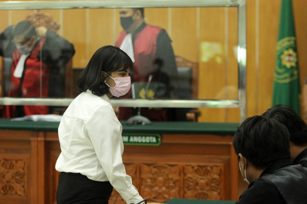 Majelis Hakim menjatuhkan pidana hukuman terhadap Vanessa Angel dengan penjara selama tiga bulan dan denda sebesar Rp10 juta atas kasus kepemilikan xanax yang masuk dalam kategori obat dalam daftar G psikotropika.