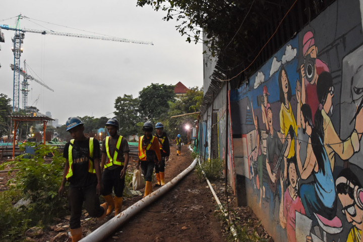 Manajer Komunikasi Perusahaan PT Jakarta Propertindo (Jakpro) Melisa Sjach menyatakan bahwa selama pengerjaan proyek revitalisasi TIM di tengah pandemi covid-19, penerapan protokol kesehatan juga dilakukan secara ketat. Para pekerja juga rutin dilakukan rapid test secara bergiliran.