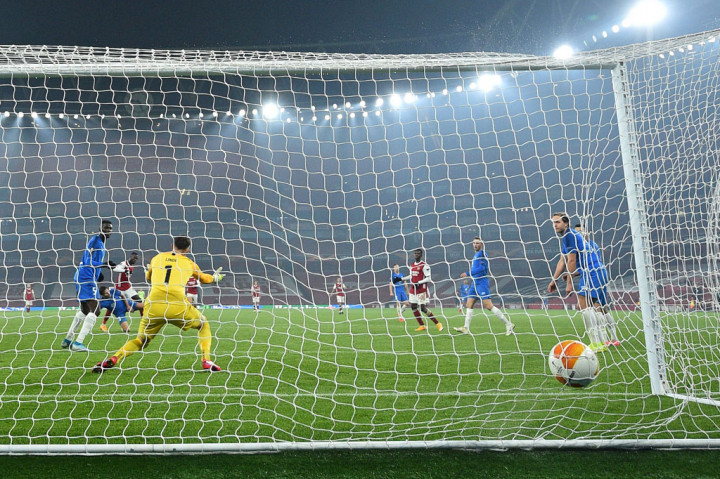 Nicolas Pepe mencatatkan namanya di papan skor pada menit ke-69 untuk membawa Arsenal unggul 3-1. Gol berawal dari umpan matang Bukayo Saka yang baru lima menit masuk menggantikan Willian dan diselesaikan dengan baik oleh Pepe.