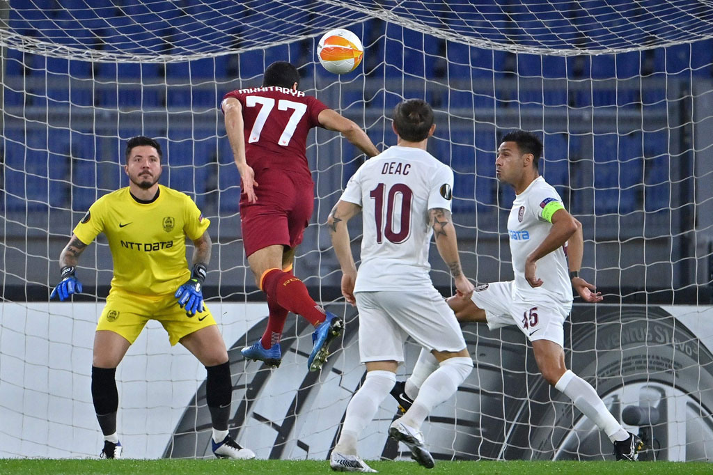 AS Roma langsung menekan sejak awal laga dan unggul cepat saat pertandingan baru berjalan dua menit. Gol dicetak oleh Menrikh Mkhitaryan lewat tandukan menyambut umpan silang Leonardo Spinazzola.