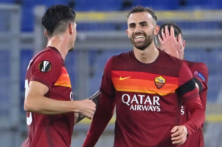 'Giallorossi' mengemas gol ketiganya melalui kerja sama apik para pemainnya pada menit ke-34. Diawali umpan silang Mkhitaryan dari sisi kiri yang disundul oleh Bruno Peres, bola kemudian menuju Borja Mayoral yang dengan mudah melesakkan ke gawang klub Romania. Itu merupakan gol perdana Mayoral bersama Roma.