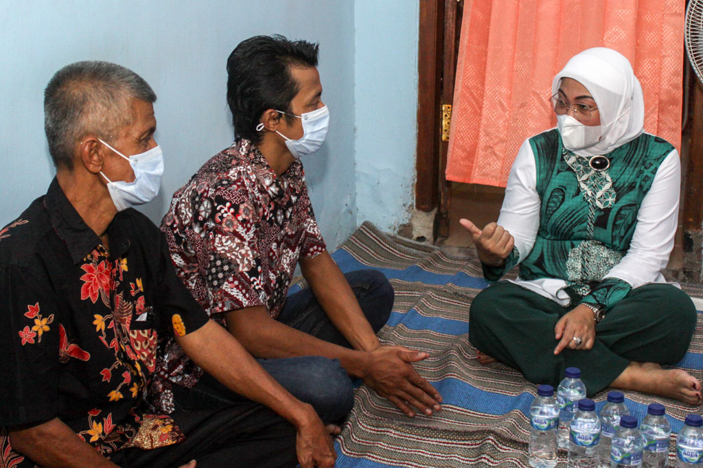 Kunjungan tersebut dalam rangka melihat secara langsung penyaluran sembako dan bantuan subsidi upah (BSU) untuk pekerja atau buruh penerima upah/gaji dan terdaftar sebagai peserta aktif program jaminan sosial ketenagakerjaan BPJS Ketenagakerjaan/BP Jamsostek.