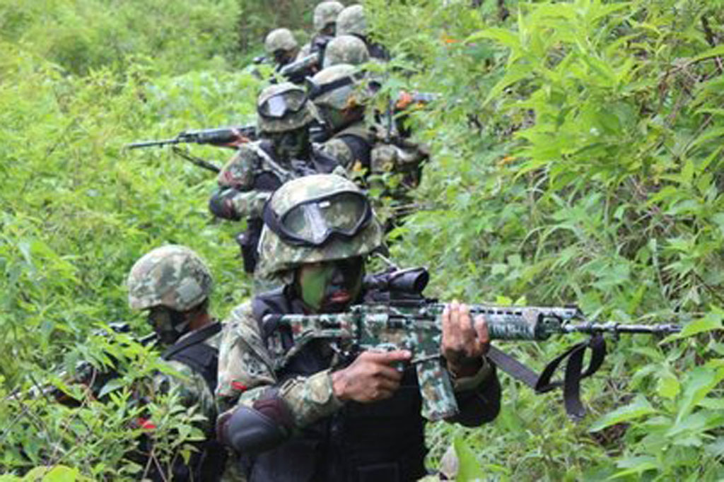 Kontak tembak kembali terjadi di Kampung Titigi, Distrik Sugapa, Kabupaten Intan Jaya. Personel Satgas Yonif Raider 400/BR yang sedang patroli untuk menjamin keamanan warga masyarakat, ditembaki kelompok kriminal bersenjata (KKB) pada Jumat, 6 November 2020.
