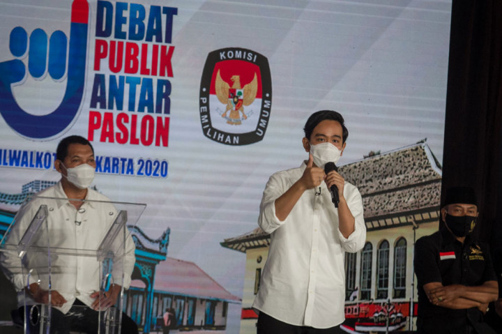 Komisi Pemilihan Umum (KPU) Kota Solo menggelar debat perdana dua pasangan calon peserta Pemilihan Wali Kota dan Wakil Wali Kota Surakarta di Solo, Jawa Tengah, Jumat, 6 November 2020 malam.
