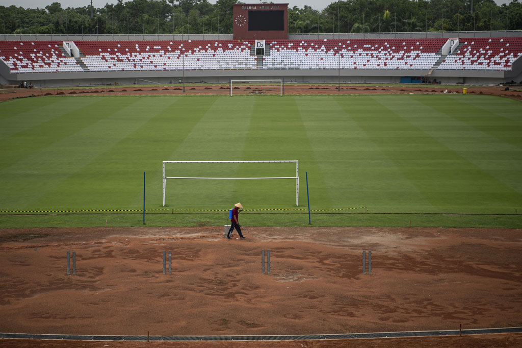 Kepala Dinas PU Perkim Sumatera Selatan (Sumsel) Basyaruddin Ahmad, menyatakan bahwa salah satu yang dibenahi ialah fasilitasi rumput lapangan.