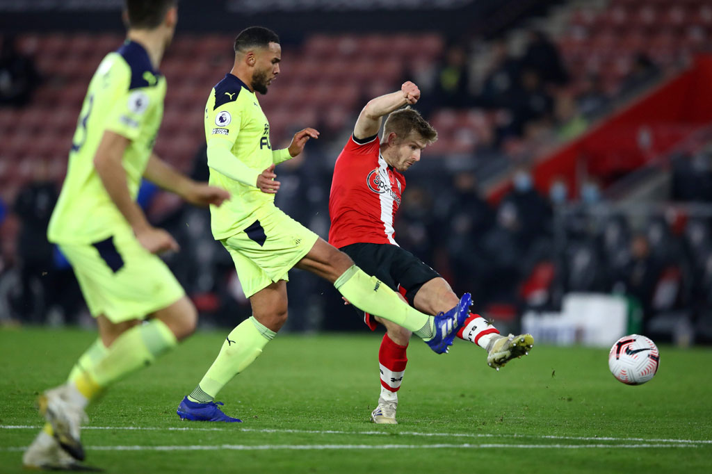 Gawang tim tamu kembali kebobolan pada menit ke-82, setelah Stuart Armstrong merebut bola dari Sean Longstaff sebelum melepaskan tembakan untuk menggandakan keunggulan Southampton menjadi 2-0.
