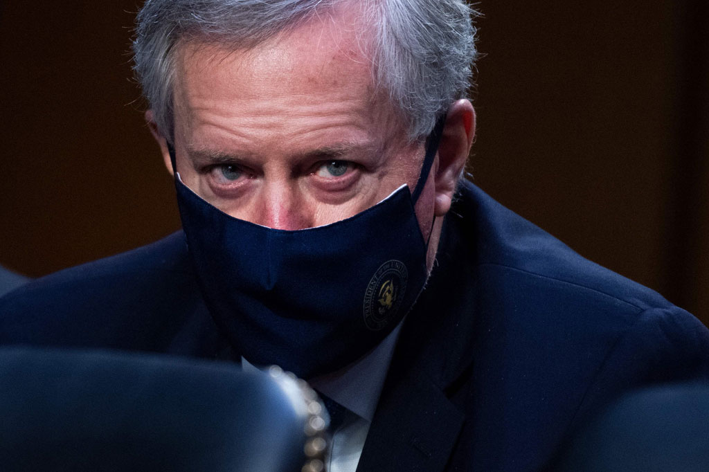 Kepala Staf Gedung Putih Mark Meadows, didiagnosis positif terpapar covid-19. Meadows sering terlihat di acara publik tanpa mengenakan masker.