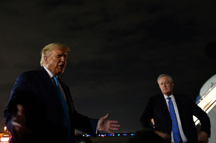 Terinfeksinya Meadows, yang menghadiri perayaan malam pemilu di Gedung Putih bersama puluhan pendukung Trump lainnya, menjadi kasus terbaru covid-19 yang muncul di lingkungan terdekat Trump.