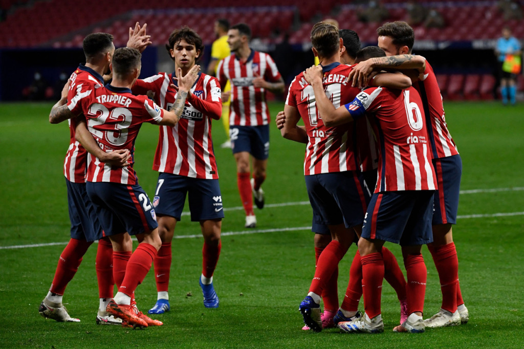 Tambahan tiga angka mengantarkan Atletico melesat ke puncak klasemen dengan raihan 17 poin dari tujuh laga. Mereka unggul selisih gol dari Real Sociedad di urutan kedua.