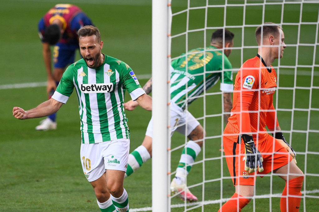 Antonio Sanabria menyamakan skor di injury time babak pertama. Barulah Messi bermain di babak kedua.