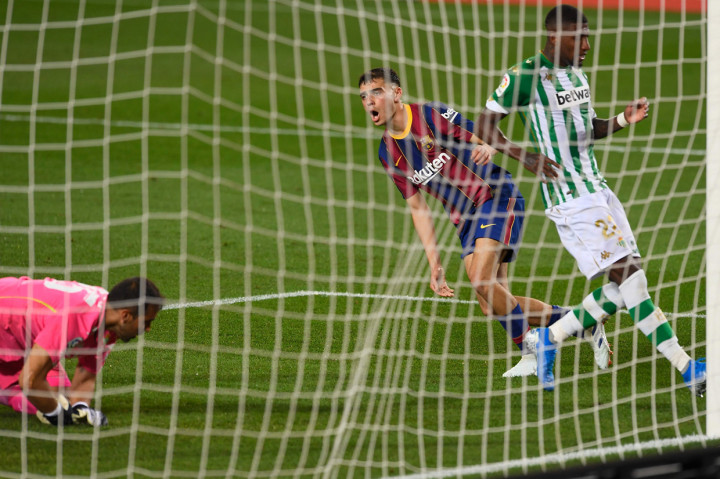 Gol Pedri di menit ke-90 memastikan tiga poin untuk Blaugrana, sekaligus menuntaskan puasa kemenangan tim sejak awal Oktober lalu. Betis kehilangan satu pemain, Aissa Mandi, yang dikartumerah.