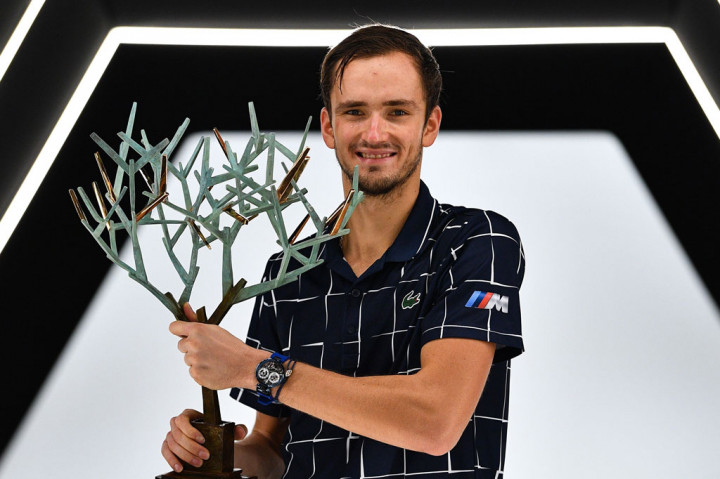 Medvedev berada di performa terbaiknya dan menang 5-7, 6-4, 6-1 untuk meraih gelar Paris Masters perdananya, sekaligus trofi pertamanya musim ini dan yang kedelapan sepanjang karier.