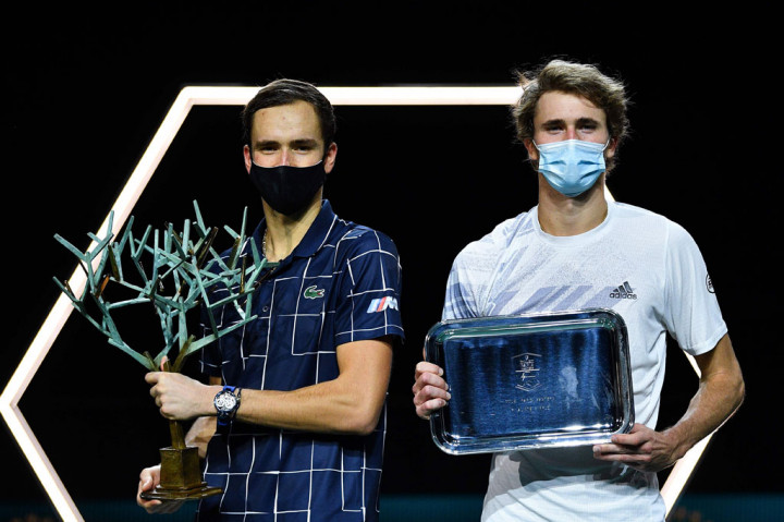 Sementara itu, unggulan keempat Zverev, yang mengincar kemenangan turnamen ketiga berturut-turut setelah sukses beruntun di kandang sendiri di Cologne, tetap tanpa gelar Master sejak Madrid Terbuka 2018 setelah kemenangan beruntun 12 pertandingannya berakhir.