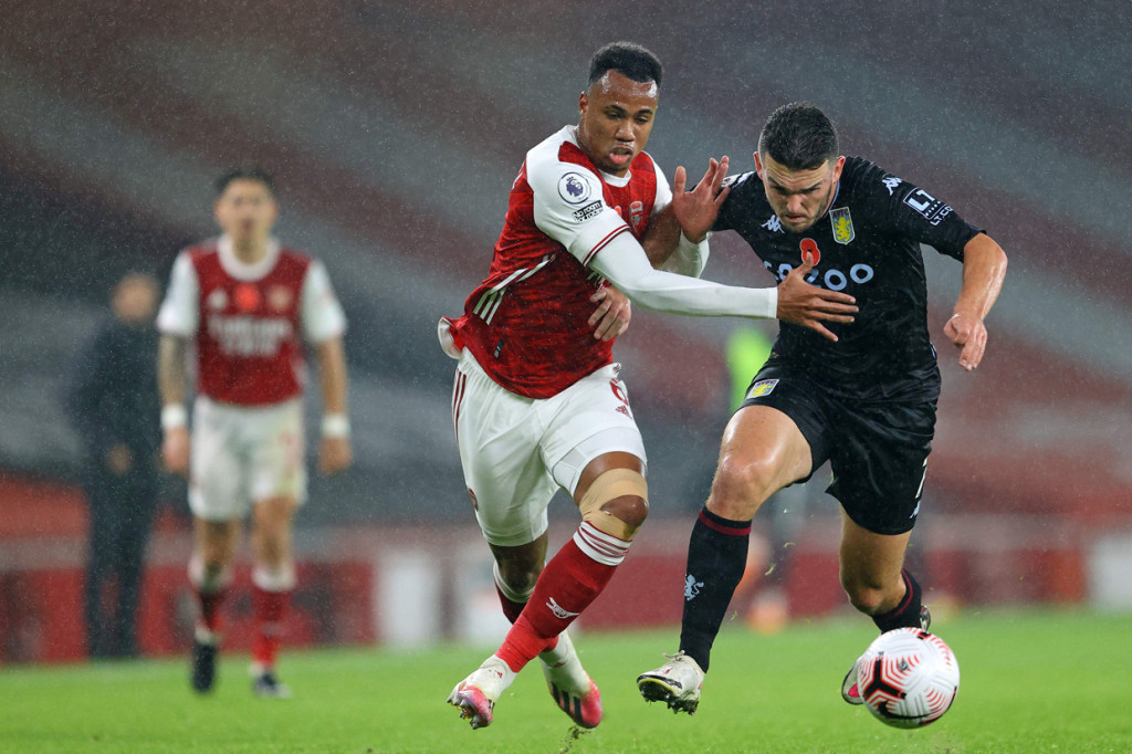 Aston Villa sudah mencetak gol di menit pertama ketika John McGinn berhasil membobol gawang Arsenal. AFP Photo/Richard Heathcote
